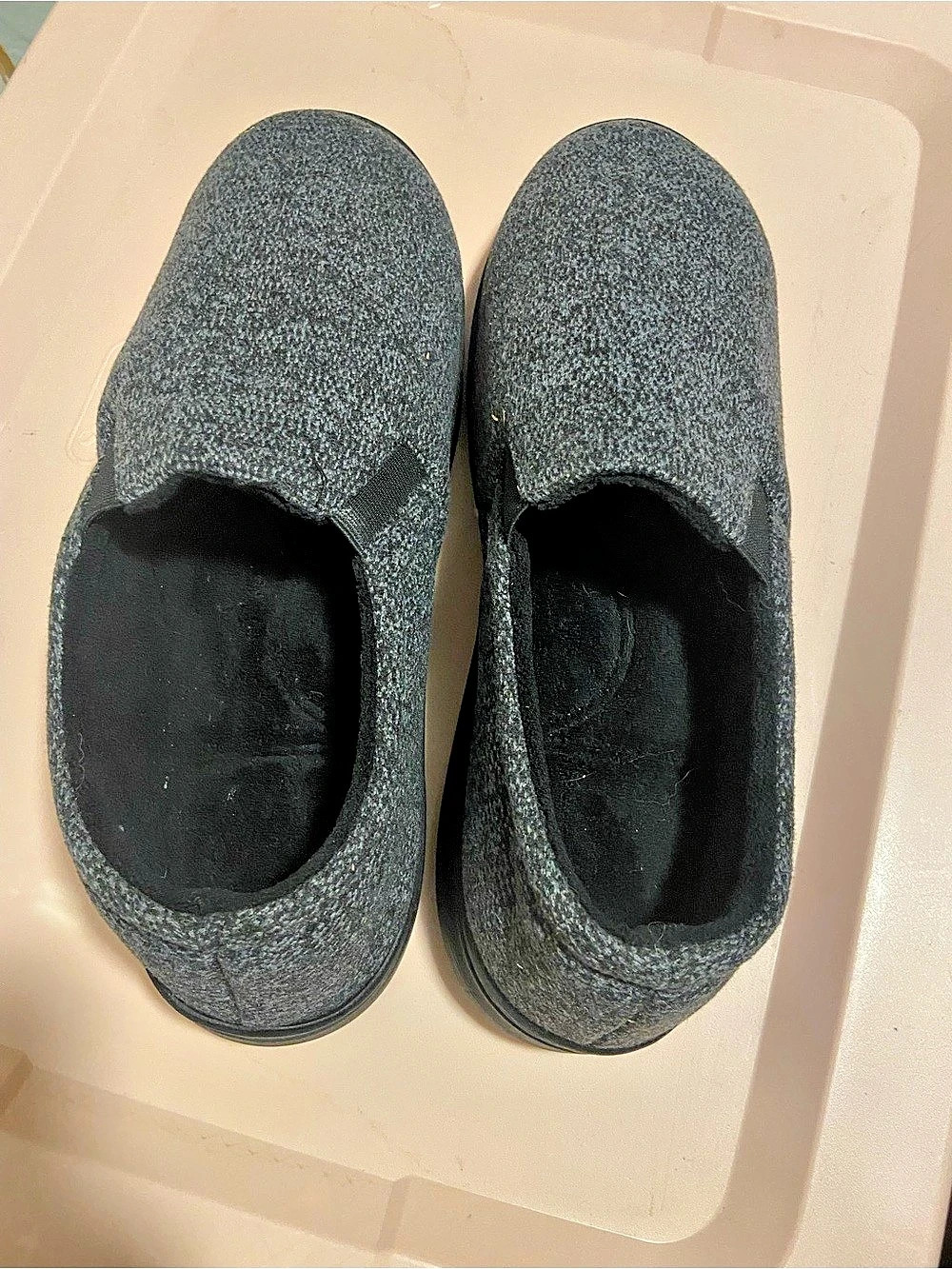 Isotoner Men's Gray & Black Slippers US 13-14 unused